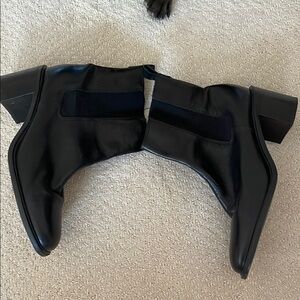 Hillard & Hanson Black Ankle Booties Sleek Design